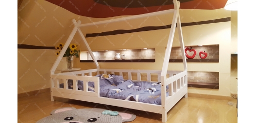 Łóżko domek drewniane dla dzieci z barierkami TIPI malowane Łóżko domek drewniane dla dzieci z barierkami TIPI malowane