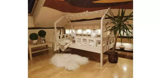 Łóżko domek Bella z Barierkami Noga 37cm